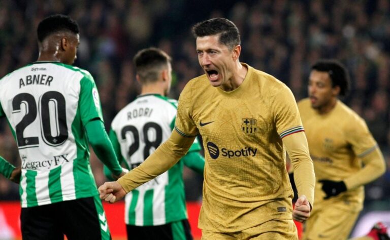 Barcelona bounces Betis to go eight factors clear over Actual