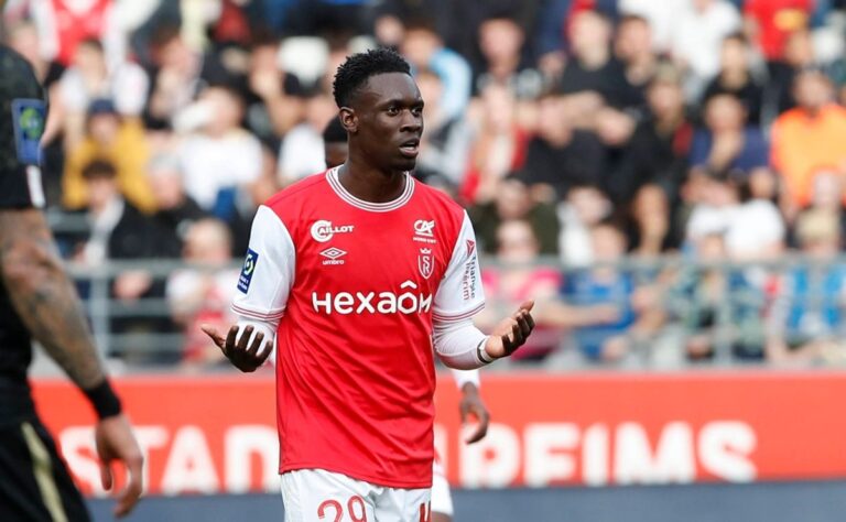 Fulham needs to exchange outgoing star with Balogun of Arsenal